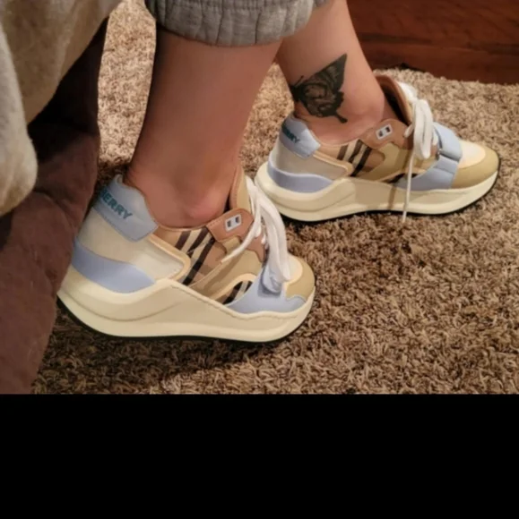 Burberry Sneakers - Picture 6 of 9